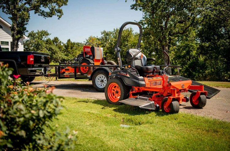 Kubota Z422KWT-60 Zero-Turn Lawnmower