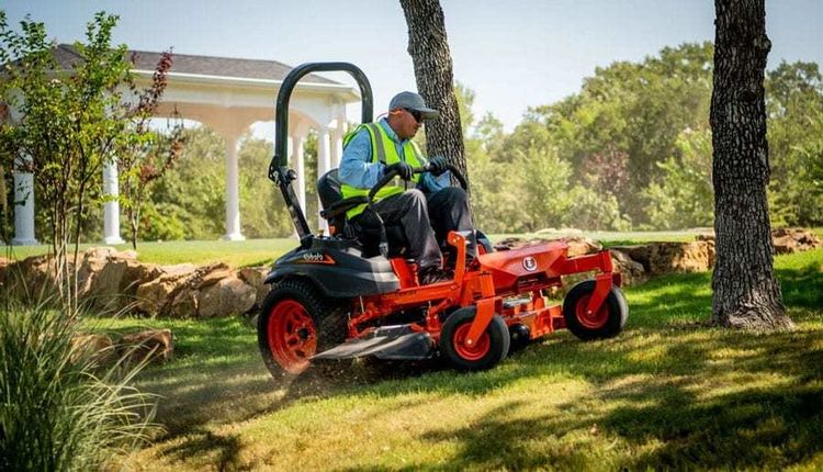 Kubota Z412KW-48 Zero-Turn Lawnmower