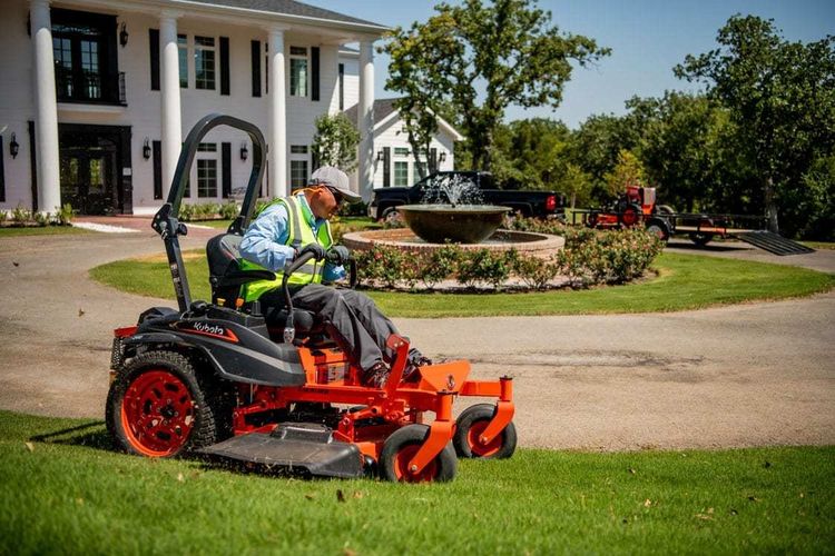 Kubota Z422KW-54 Zero-Turn Lawnmower