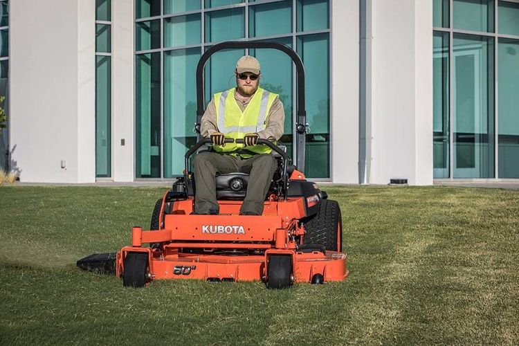 Kubota Z726XKW-3-60 Zero-Turn Lawnmower